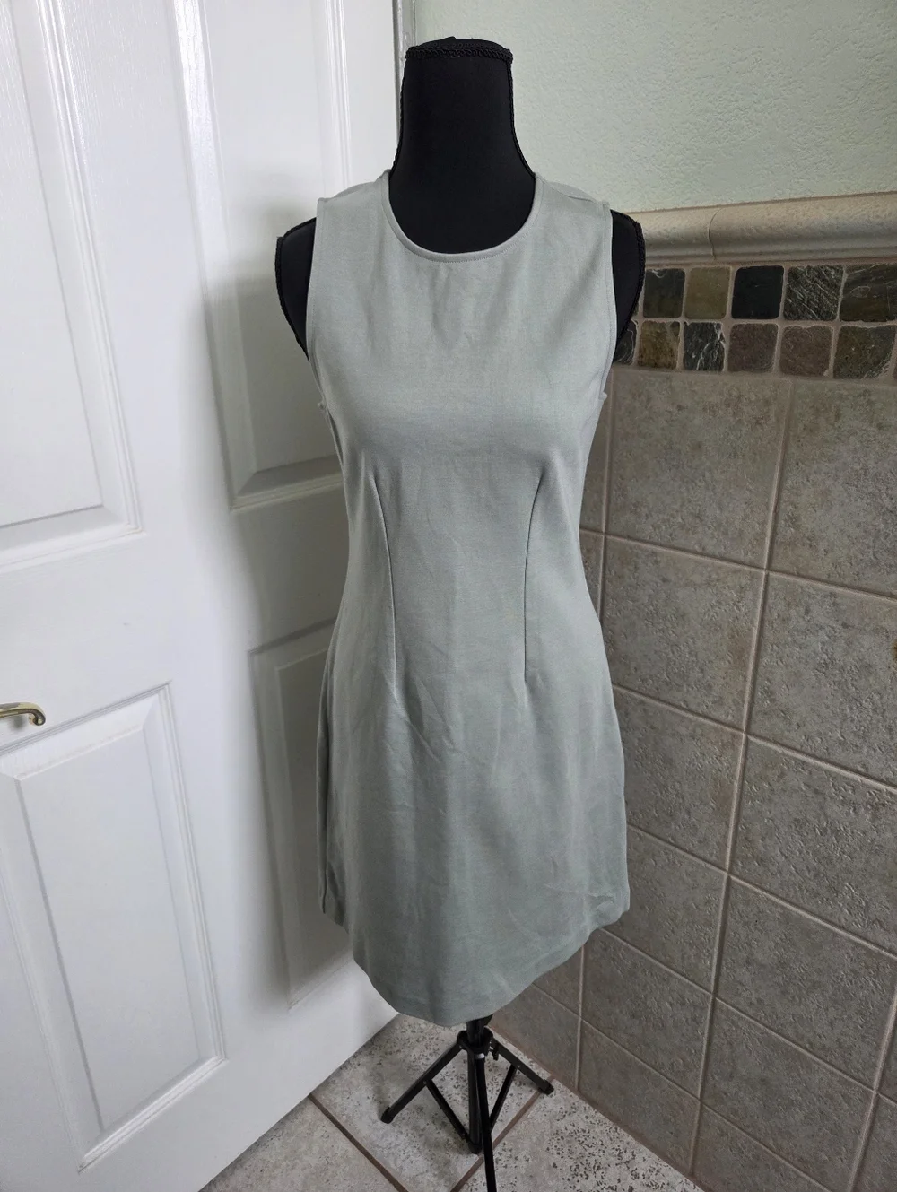 Everlane sleek sleeveless